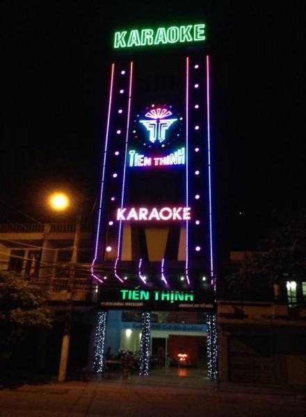 Biển quảng cáo karaoke
