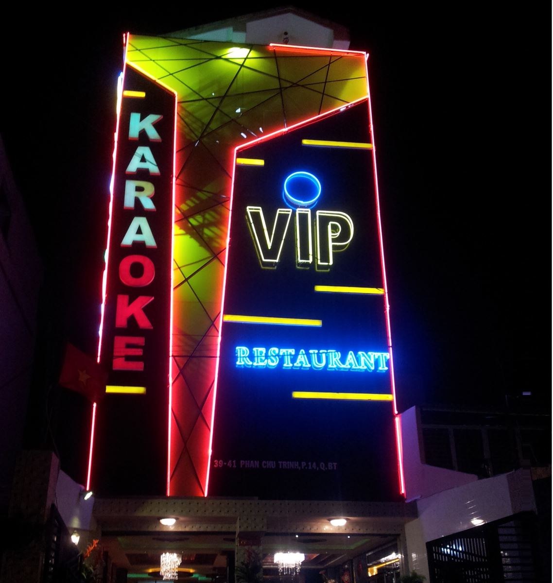 Biển quảng cáo karaoke Vip