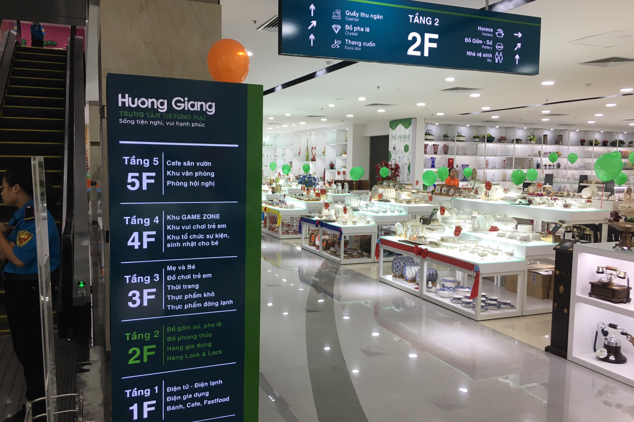 Làm biển chỉ dẫn trung tâm thương mại giá rẻ tại Hà Nội