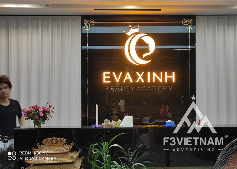 Logo backdrop Eva Xinh Beauty Academy