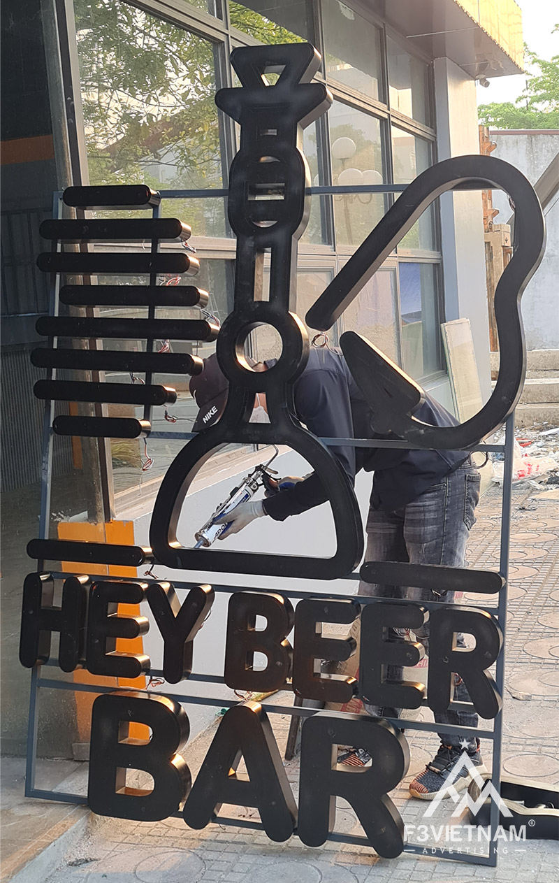 Thi công Logo trong nhà HEYBEER BAR