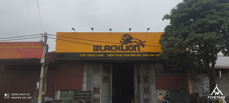 Biển quảng cáo BLACKLION Lốp Thăng Long