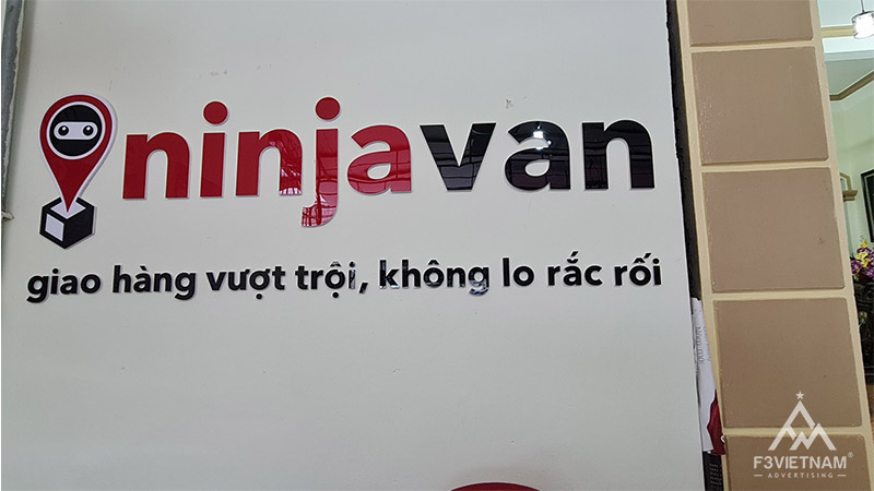 Logo backdrop Ninja van
