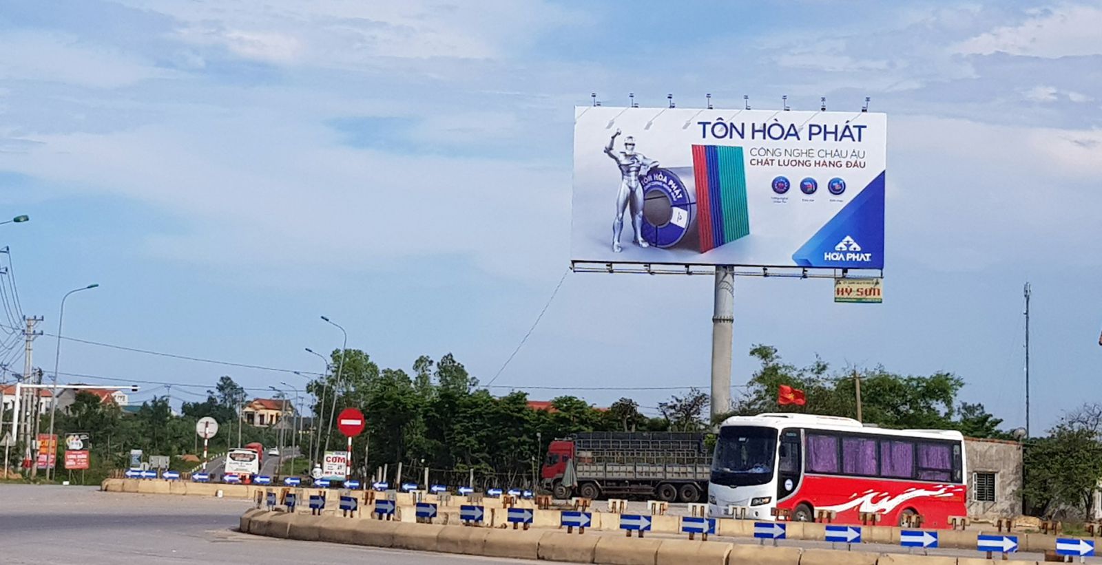 Cho thuê biển quảng cáo pano ngoài trời uy tín tại Hà Nội