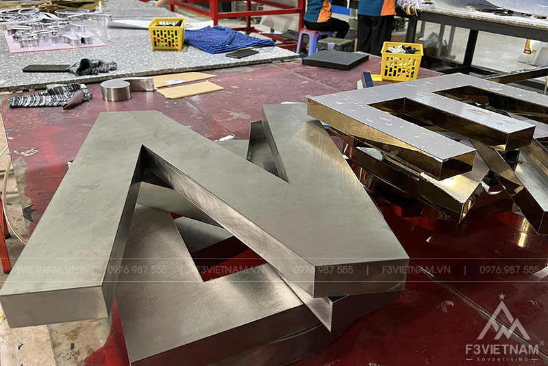 Sản xuất chữ inox trắng xước