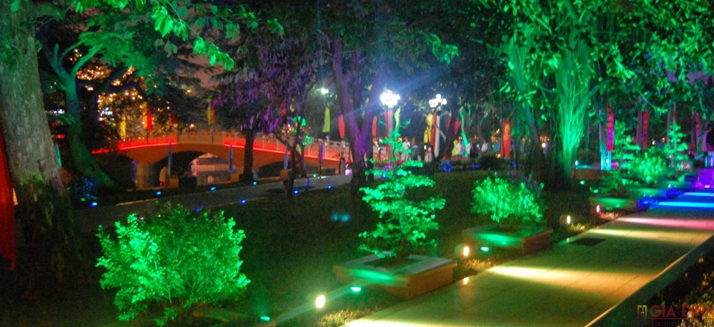 Trang trí công viên bằng đèn led