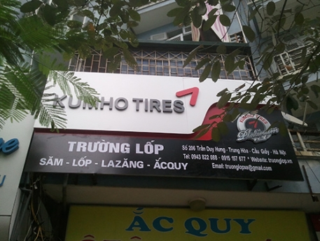 Biển quảng cáo cửa hàng kumho tires