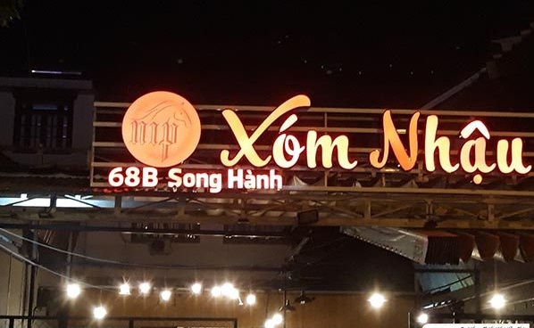 Làm biển hiệu quảng cáo đẹp uy tín tại Hà Nội