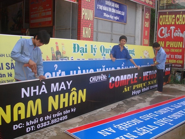 Làm biển quảng cáo cửa hàng nổi bật tại Hà Nội