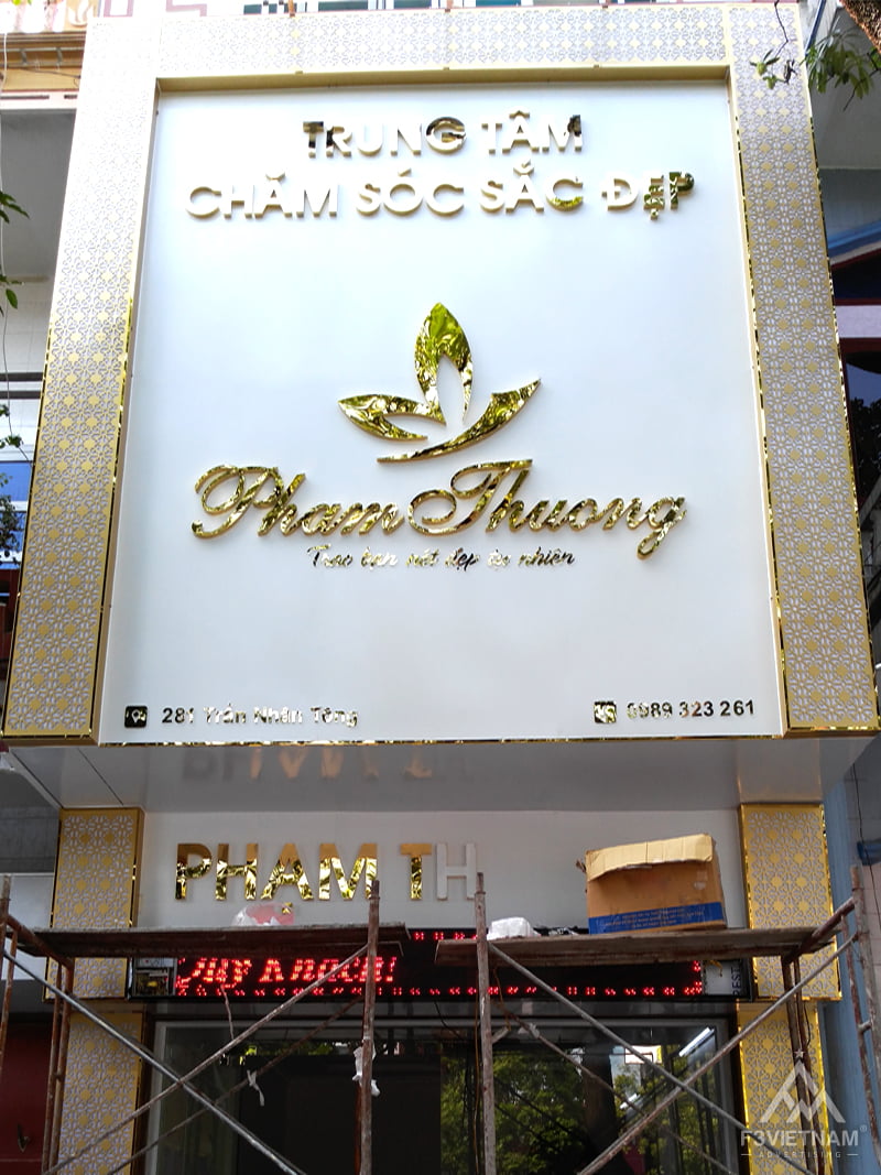 Biển quảng cáo Alu chữ inox Spa Thẩm mỹ Phạm Thương