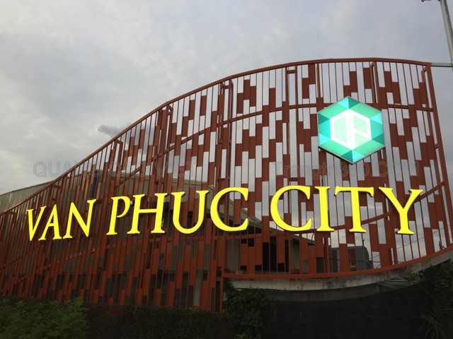 Logo, chữ tại các tòa nhà