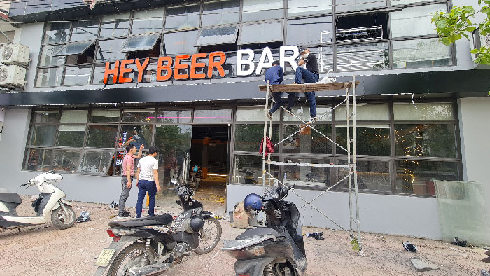 Sửa biển hiệu quán Beer