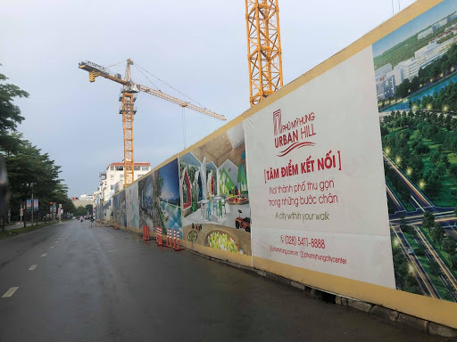 Làm biển quảng cáo hàng rào tôn đẹp tại Hà Nội