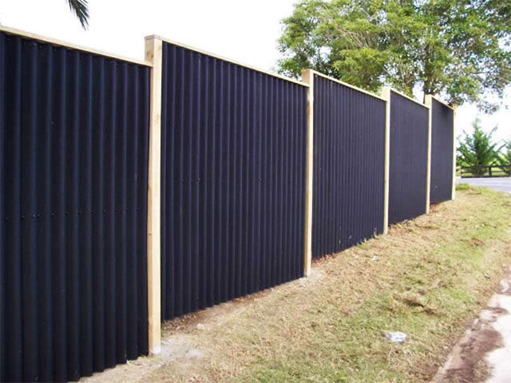 Làm hàng rào tôn bảo vệ công trình tại Hà Nội