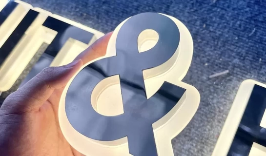 Chữ inox chân Mica cháo: Đơn vị sản xuất uy tín, giá rẻ 2023