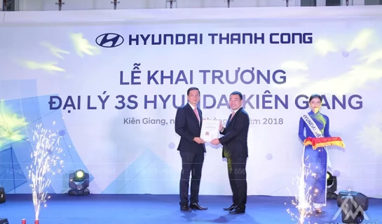 Tìm hiểu chi tiết về backdrop khai trương