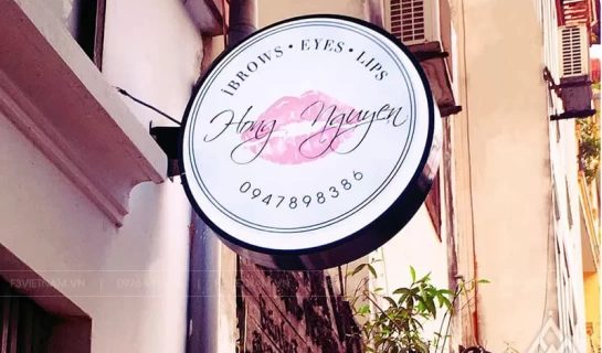 10+ mẫu biển quảng cáo treo tường đẹp, sang trọng và ấn tượng