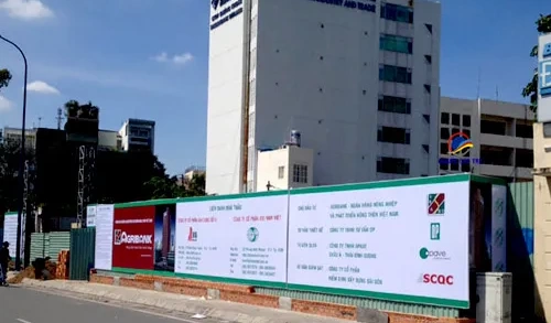 Làm hàng rào quảng cáo công trình bền đẹp
