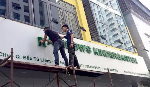 Vệ sinh biển quảng cáo cũ | Công ty Quảng cáo F3 Việt Nam